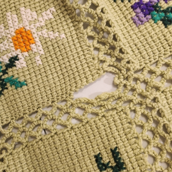 Vintage Crochet Blanket in Lime Green - Picture 5 of 6